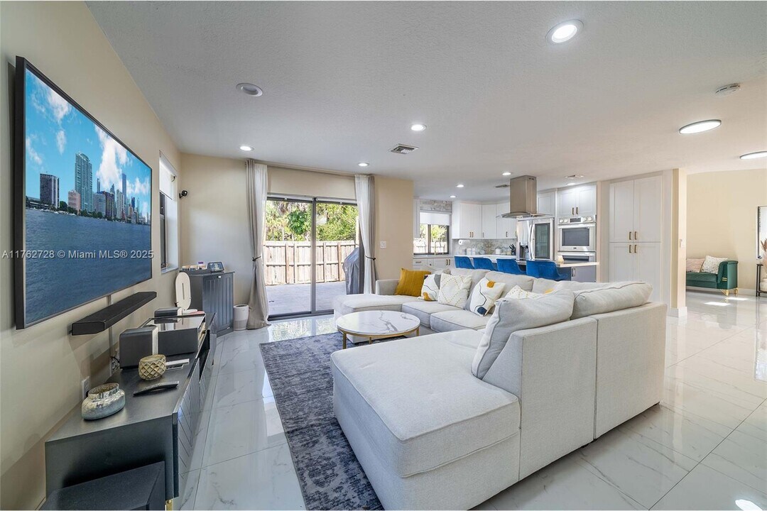 1451 SW 11th Pl in Fort Lauderdale, FL - Building Photo