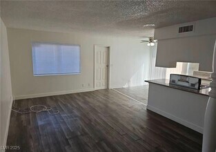 5235 Gray Ln in Las Vegas, NV - Building Photo - Building Photo
