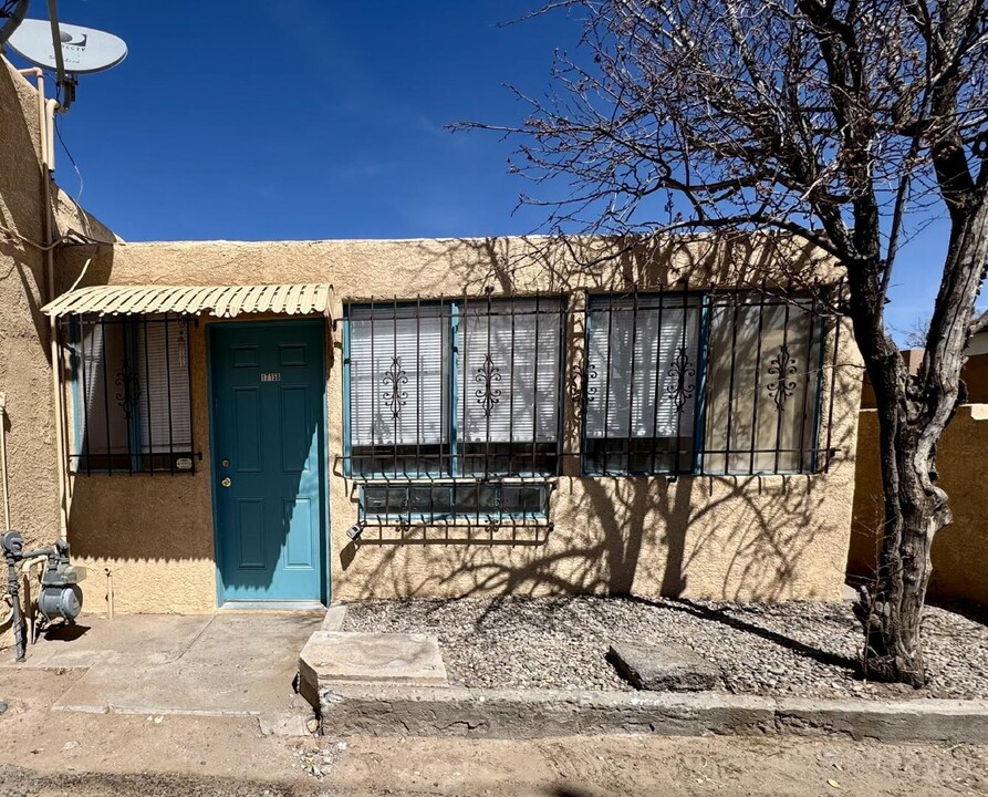 1715 Griegos Rd NW in Albuquerque, NM - Building Photo