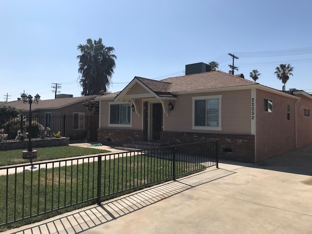 22052 Cantlay St in Los Angeles, CA - Building Photo - Building Photo