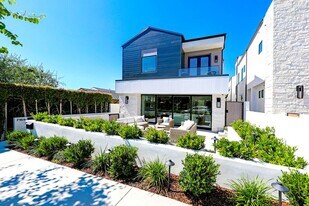 715 Narcissus, 2 in Newport Beach, CA - Building Photo