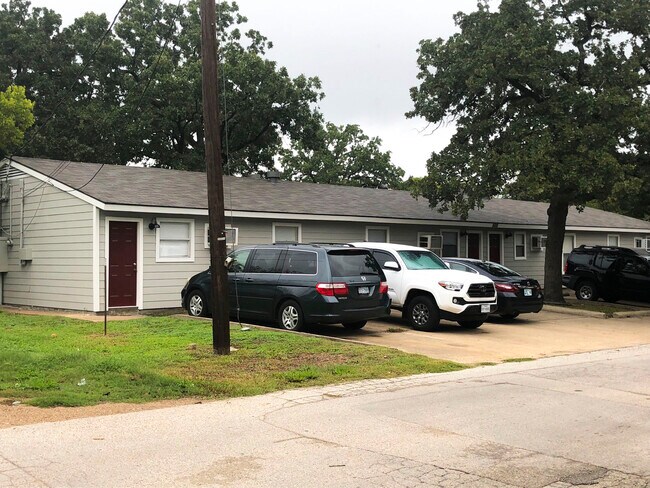 500 Foch St in Bryan, TX - Building Photo - Building Photo