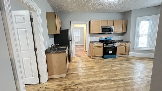 31 Ridgeway St in Lynn, MA - Building Photo - Building Photo