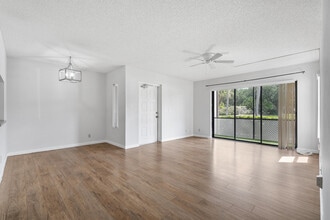1605 SW Silver Pine Way in Palm City, FL - Building Photo - Building Photo