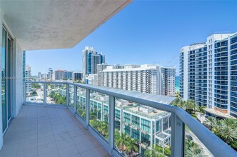 5900 Collins Ave, Unit 1580 in Miami Beach, FL - Building Photo - Building Photo