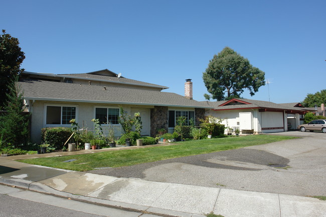 871 Canfield Ct in San Jose, CA - Building Photo - Building Photo