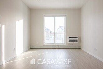 812-812 Welsh Dr in Edmonton, AB - Building Photo - Building Photo