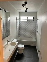 453 S Chicago St, Unit 453 1/2 in Los Angeles, CA - Building Photo - Building Photo