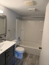 107 N Park Ave Dr, Unit Apt 1 in New Sharon, IA - Building Photo - Building Photo