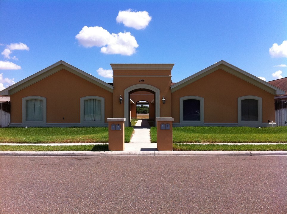 3022 Carson St in Edinburg, TX - Building Photo