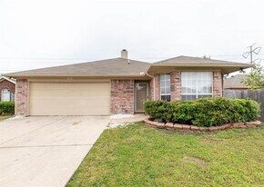 816 W Colony Dr in Arlington, TX - Building Photo