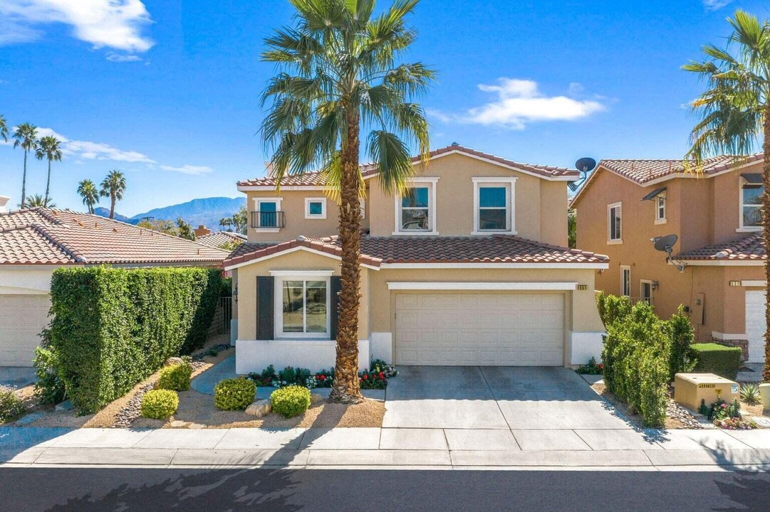 551 Vista Azul in Palm Desert, CA - Building Photo