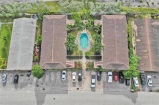 1424 Holly Heights Dr, Unit 5 in Fort Lauderdale, FL - Building Photo