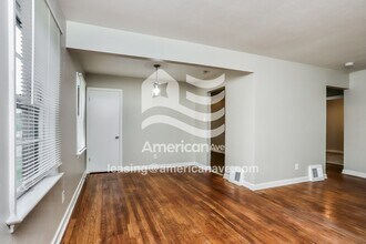 20 Regina Ct in Florissant, MO - Foto de edificio - Building Photo