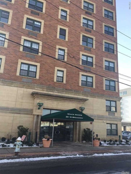 26 W Broadway-Unit -801 in Long Beach, NY - Building Photo