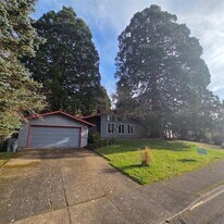 4572 NW Elmwood Dr in Corvallis, OR - Building Photo