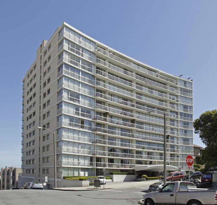 Washington Tower Apartments in San Francisco, CA - Building Photo