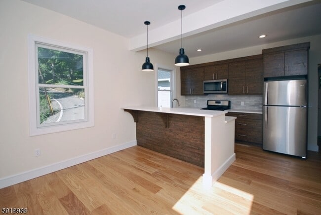 4 Jones Dr, Unit #1 in Morristown, NJ - Foto de edificio - Building Photo