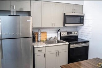 6512 SW 24th St in Miramar, FL - Building Photo - Building Photo