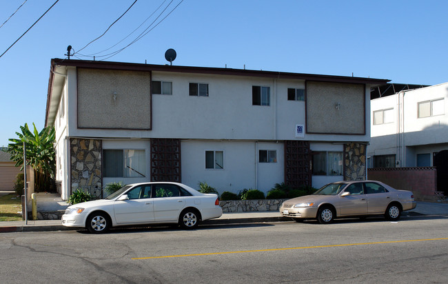 4750 Broadway in Hawthorne, CA - Foto de edificio - Building Photo