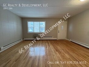 231 Uteg St, Unit Unit 2 in Crystal Lake, IL - Building Photo - Building Photo