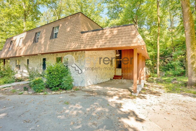 property at 1461 Palisades Rd