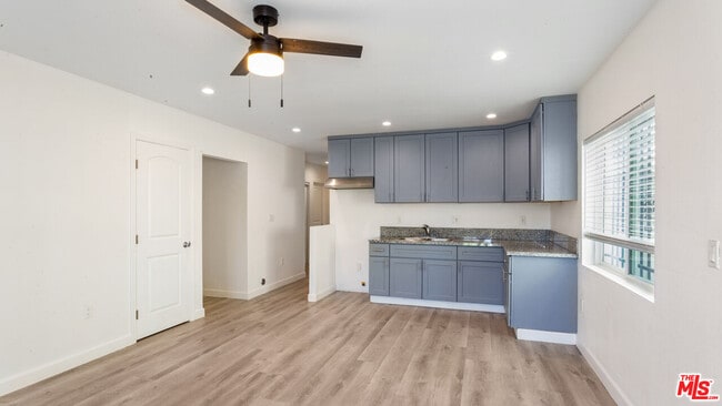 601 W 49th St in Los Angeles, CA - Building Photo - Building Photo