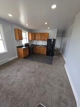 7061 Elmhurst St, Unit FL 2 in Detroit, MI - Foto de edificio - Building Photo