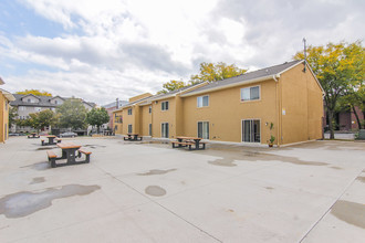Brooks Towne in Madison, WI - Building Photo - Building Photo