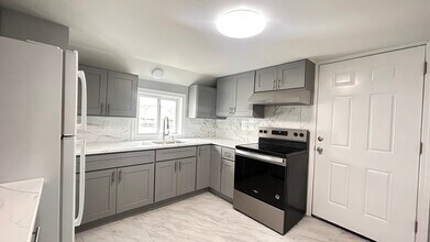 242 Main St in Ashland, MA - Building Photo - Building Photo