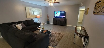 8220 E Northland Dr in Scottsdale, AZ - Building Photo - Building Photo