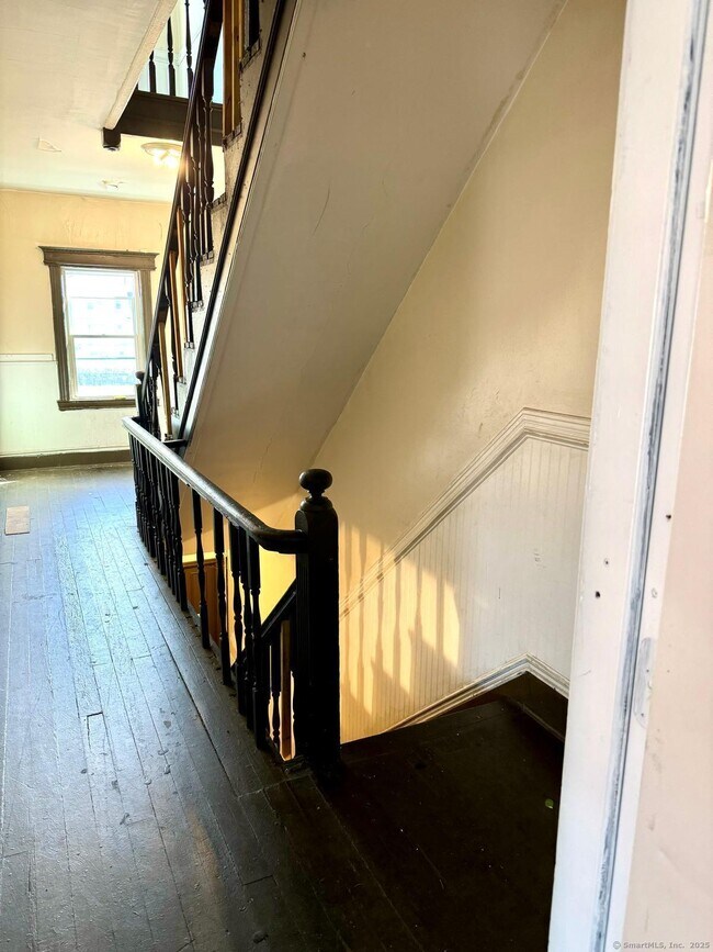 125-127 Franklin Ave-Unit -2nd Floor in Hartford, CT - Building Photo - Building Photo