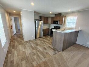 5201 Chantelle Dr in Flint, MI - Building Photo - Building Photo