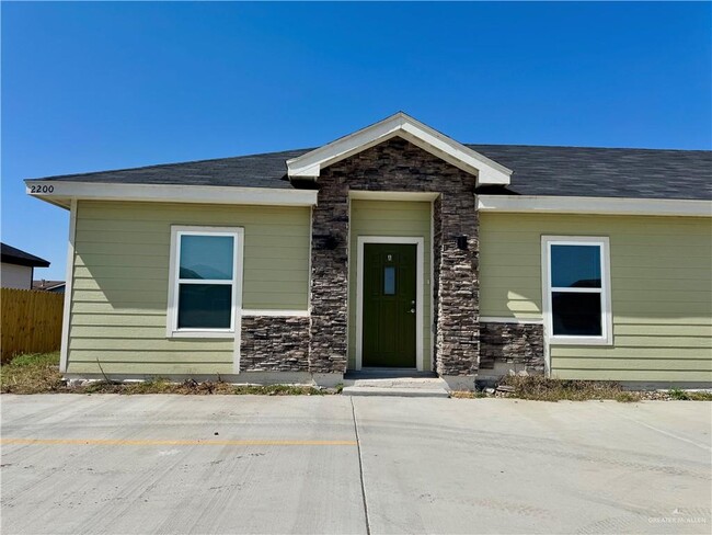 property at 2200 N Vly Cir