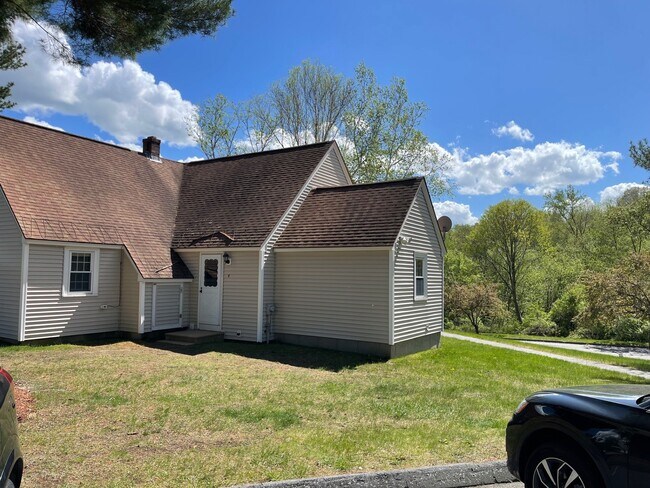 4 Bayberry Dr in Worcester, MA - Building Photo - Building Photo
