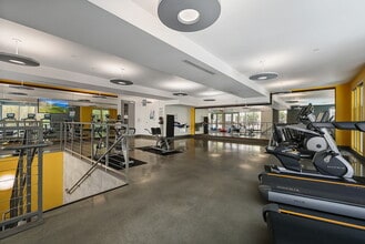 Form 15 in San Diego, CA - Foto de edificio - Building Photo