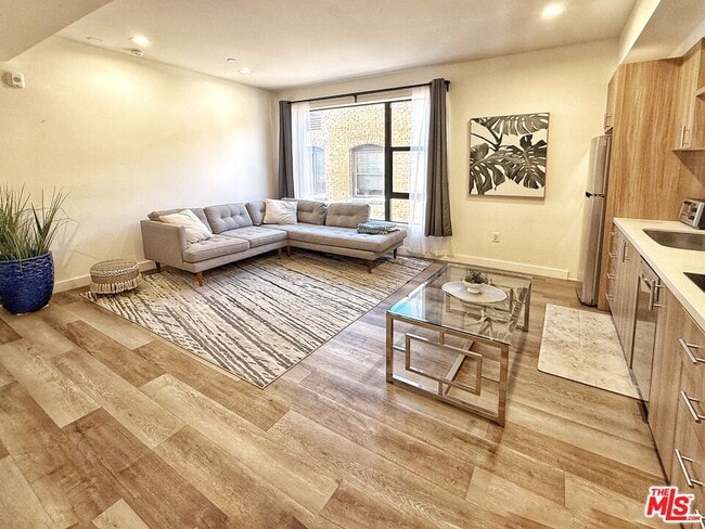 723 S St Andrews Pl in Los Angeles, CA - Building Photo - Building Photo