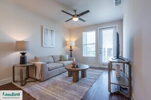 15950 Chase Hill Blvd in San Antonio, TX - Building Photo