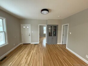 91 W Center St in Southington, CT - Building Photo - Building Photo
