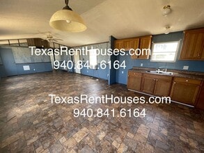 288 E Little Lease Rd in Holliday, TX - Building Photo - Building Photo