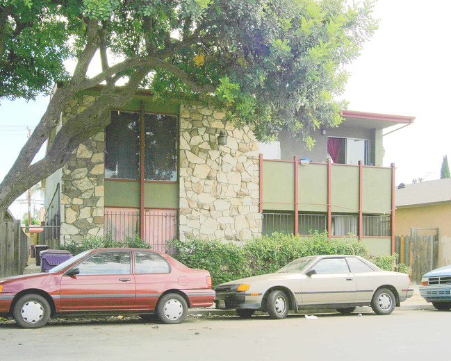 1904 Pine Ave in Long Beach, CA - Building Photo - Building Photo