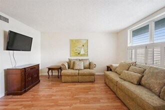 2565 S Ocean Blvd, Unit 2060 in Palm Beach, FL - Building Photo - Building Photo