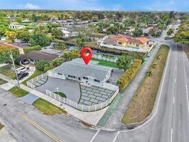 5521 SW 104th Ave in Miami, FL - Building Photo