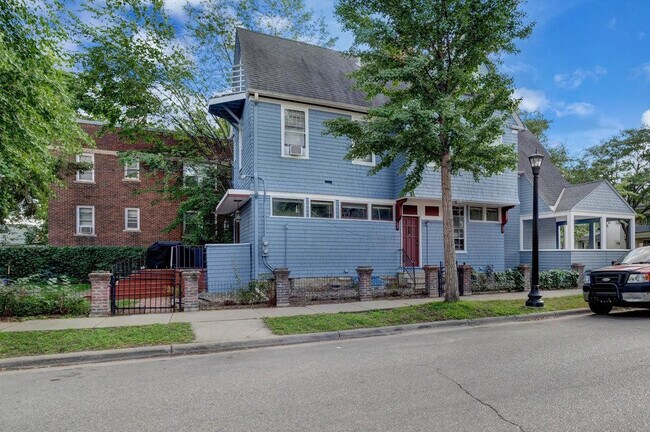 2701 DuPont Ave S, Unit 2 in Minneapolis, MN - Building Photo - Building Photo