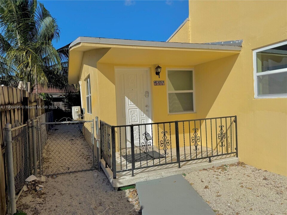 4351 NW 5th St in Miami, FL - Building Photo