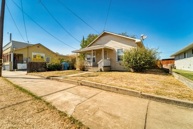 1204 Ramirez St in Marysville, CA - Building Photo - Building Photo
