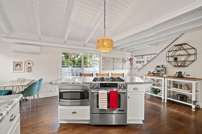 999 Waterbury Ln in Ventura, CA - Building Photo - Building Photo