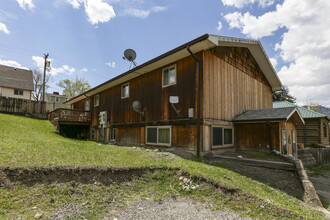 321 Stone St in Gardiner, MT - Building Photo - Building Photo