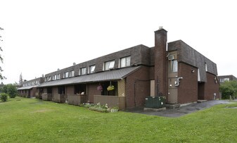 Cedarwood in Ottawa, ON - Building Photo