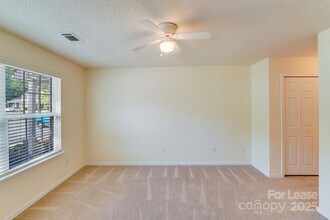 17125 Greenlawn Hills Ct in Charlotte, NC - Building Photo - Building Photo